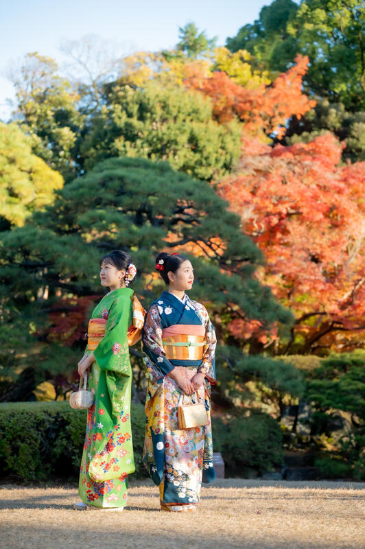紅葉の中で